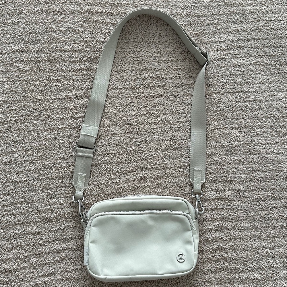 Lululemon Everywhere Crossbody Bag